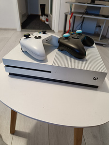 Продам XBOX One S. На 1 терабайт (1 фото из 3)
