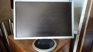 Мониторы / Samsung 940NV, LG L1715S, LG L1732S / 3 PC (4 фото из 9)