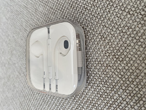 Наушники для iPhone (2 фото из 3)