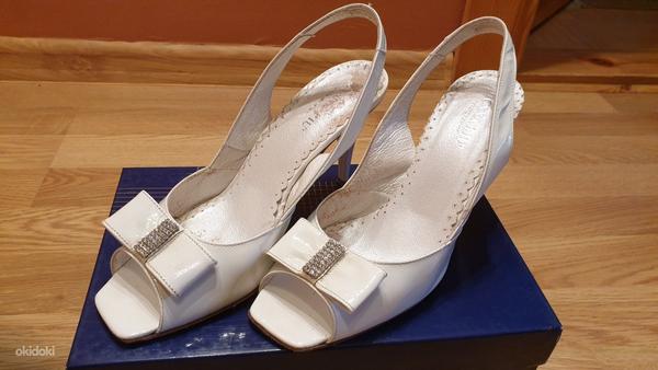 Женские босоножки на каблуке, использованные, размер 38 (фото #2)