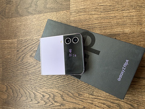 Samsung Galaxy Z Flip 4 (3 foto / 8)