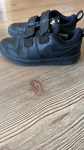 Кроссовки Nike (2 фото из 3)