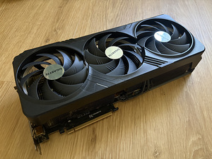 Gigabyte RTX 4090 Gaming OC (1 foto / 2)
