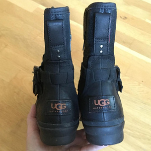 Сапоги зимние UGG (8 фото из 9)