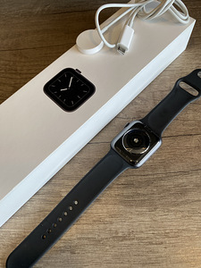 Apple Watch Series 5 44mm (gps) (4 foto / 4)