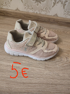 Кроссовки детские (4 фото из 5)