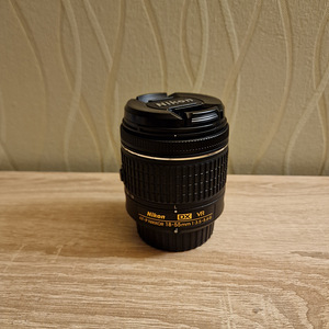 Nikon AF-P DX Nikkor 18-55mm f/3.5-5.6G VR (1 foto / 3)
