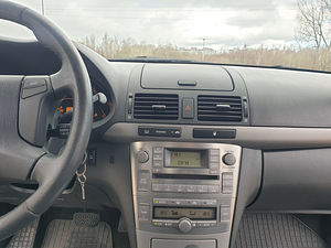 Toyota Avensis 2.4 VVTi 120kW бензин автомат 2010 (8 фото из 13)