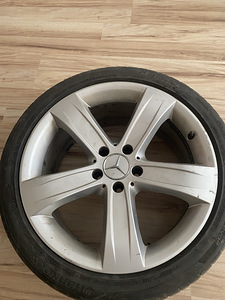 Veljed koos rehvidega Mercedes (2 foto / 3)