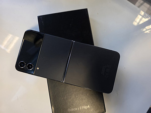 Samsung Galaxy Z Flip 4 8/128Gb Black (1 foto / 4)
