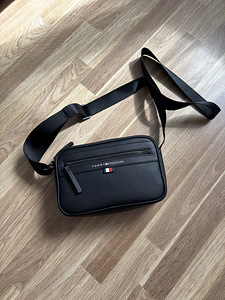 Tommy Hilfiger kott (1 foto / 2)