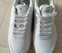 Новые белые кроссовки 37