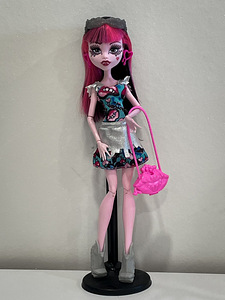 Monster High nukk - Drakulaura Boo York (1 foto / 1)