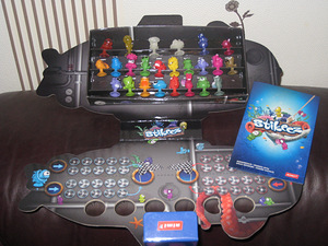 24 Stikeez-фигурки + игровое поле "подводная лодка". (2 фото из 3)