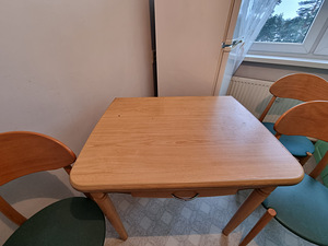 Köögikomplekt laud ja 3 tooli (1 foto / 4)