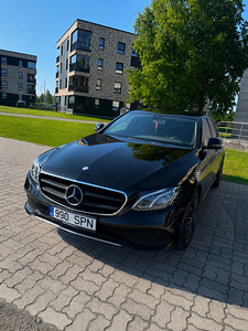 Mercedes Benz E220 (2 фото из 8)