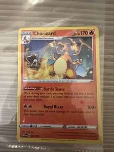 Карточка покемона Charizard, не знаю, сколько она стоит