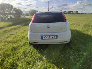 FIAT PUNTO 2010 (5 foto / 8)