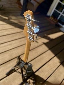 Harley Benton Basskitarr (6 foto / 6)