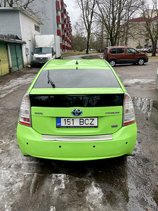 Toyota Prius (5 foto / 11)