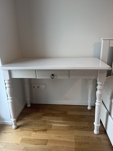 Müüa männipuidust kirjutuslaud (1 foto / 8)
