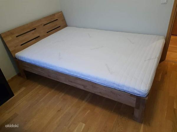 Продам двуспальную кровать и матрас (фото #1)