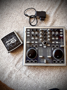 DJ контроллер (1 фото из 1)