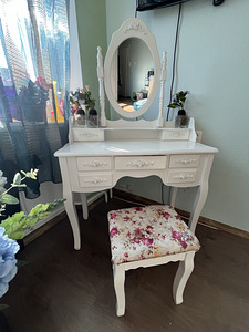 Продается женский столик с зеркалом/ Müüa naiste laud (2 фото из 5)