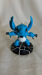 Sinine miniatuurne tegelaskuju Stitch (dekoor/kogumik) (1 foto / 3)