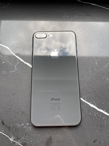 iPhone 8 плюс 64гб (2 фото из 5)
