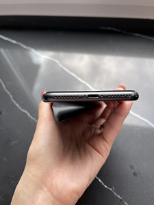 iPhone 8 плюс 64гб (5 фото из 5)