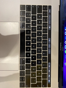 Macbook Pro 2018 (5 foto / 5)