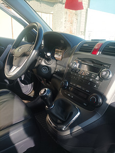 Продам Honda CR-V (9 фото из 11)