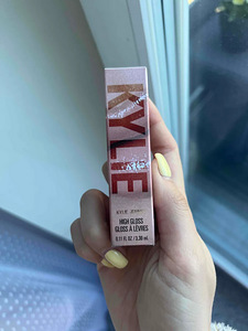 Kylie Jenner high gloss (1 foto / 3)