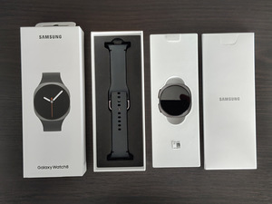 Samsung Galaxy Watch 8 40mm LTE Graphite + Fabric Band (1 foto / 3)