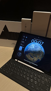 Apple IPad + Apple SmartKeyboard + Apple Pencil (1 foto / 3)
