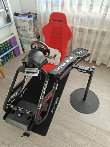 Simracing комплект Playseat Trophy + Thrustmaster T-GT II