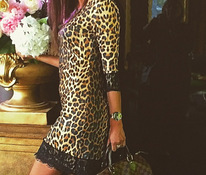 Красивое платье с леопардовым узором