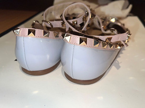 Valentino Garavani Rockstud ballerina in patent leather (2 foto / 3)