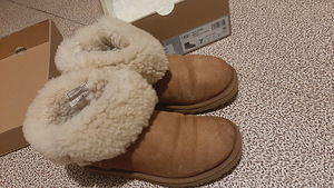 UGG (1 foto / 3)