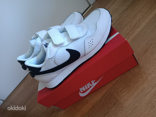 Новые ботинки Nike s.35 (фото #1)