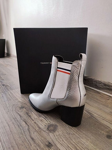 Uued TOMMY HILFIGER nahast saapad s39 (2 foto / 5)