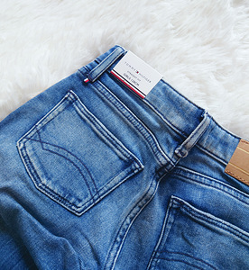 Uued Tommy Hilfiger lühendatud teksad tüdrukule, 128 (8 foto / 8)