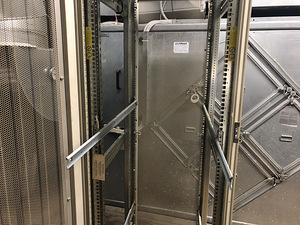 Серверный шкаф 42U Rack (4 фото из 7)