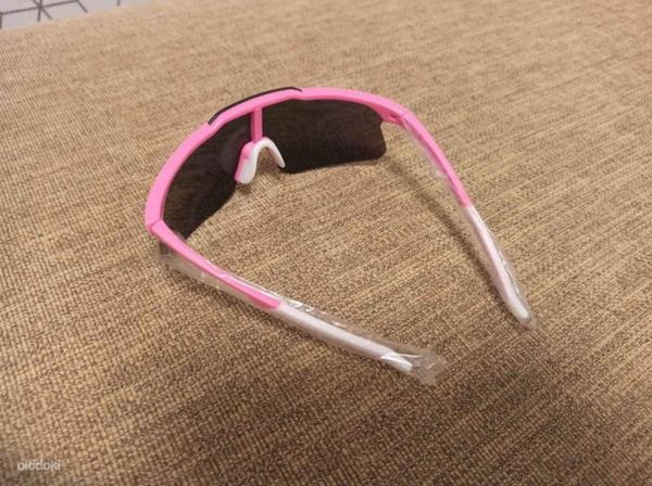 Большие розовые спортивные очки (фото #2)