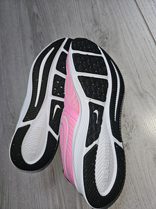 Nike tossud (suurus 35) (4 foto / 5)
