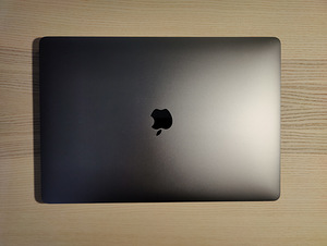 MacBook Pro 15" 2018 Touch Bar (2 foto / 4)
