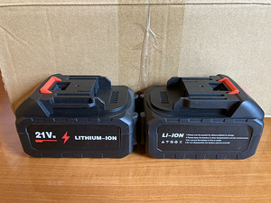 Makita 18V аналоговые аккумуляторы 2 шт + зарядное устройство! (1 фото из 4)