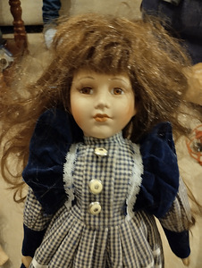 Кукла из фарфора