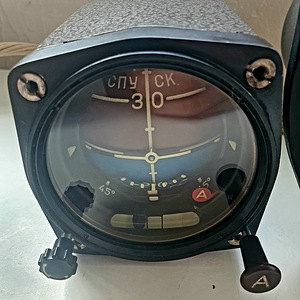 Aviation gyroscope and navigator's indicator Lun-1202 and 2K (7 foto / 8)
